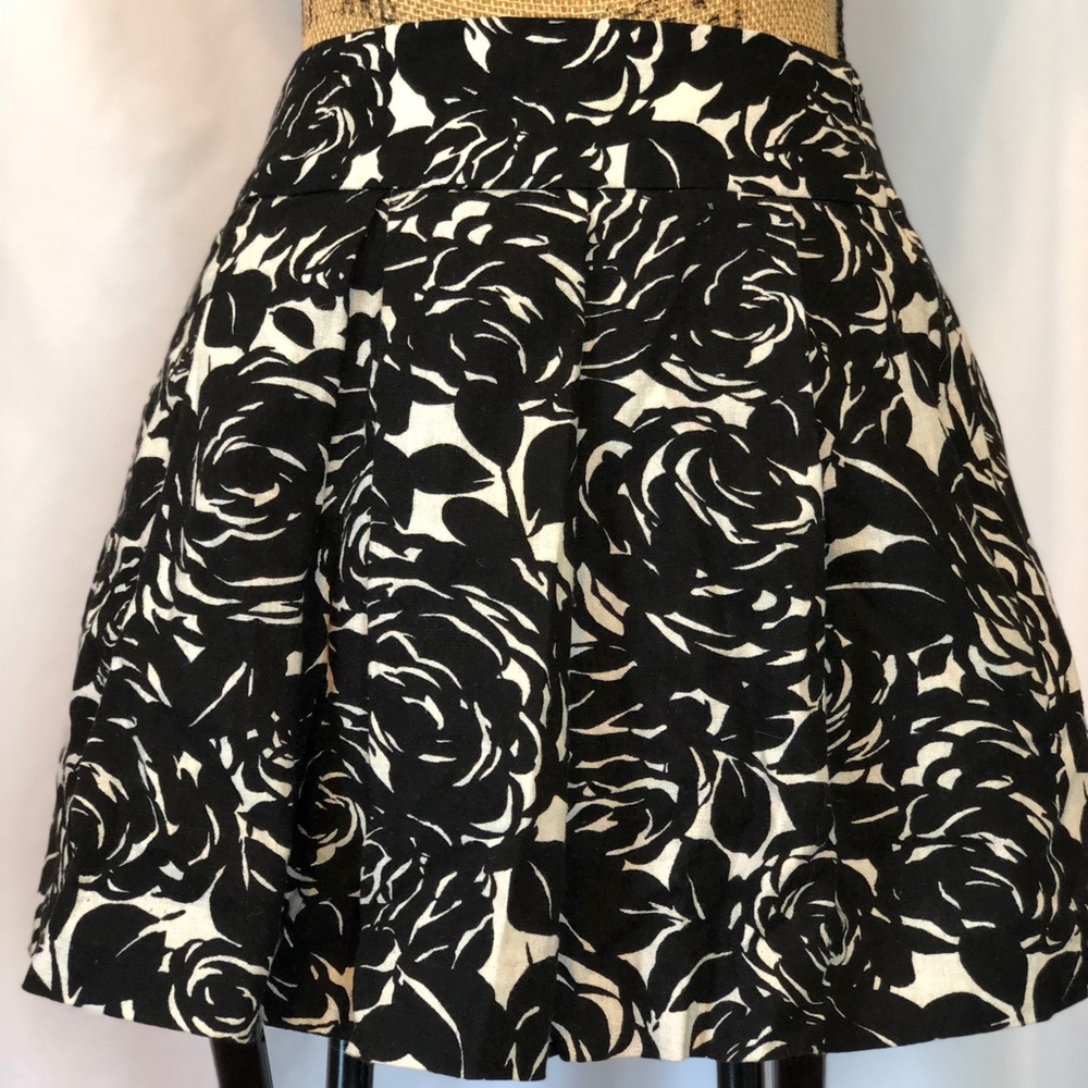 Black & white rose floral skirt
